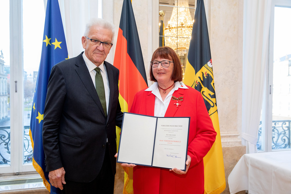 Ministerpräsident Winfried Kretschmann (l.) und Erika Maier (r.) (Bild: Staatsministerium Baden-Württemberg)