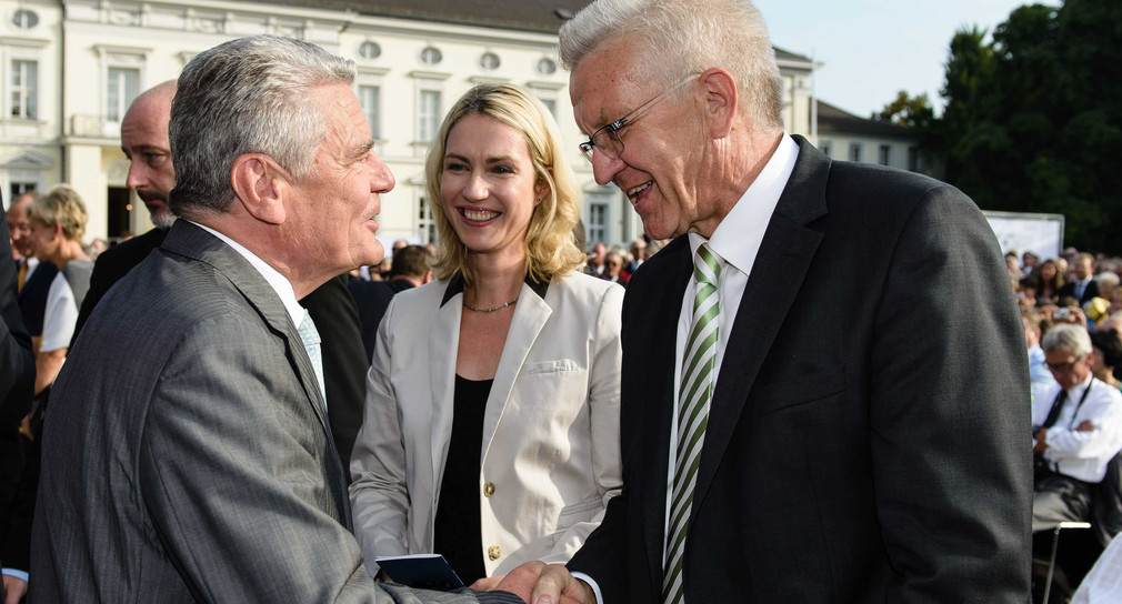 Bundespräsident Joachim Gauck (l.) begrüßt Ministerpräsident Winfried Kretschmann (r.) (Foto: Staatsministerium Baden-Württemberg)