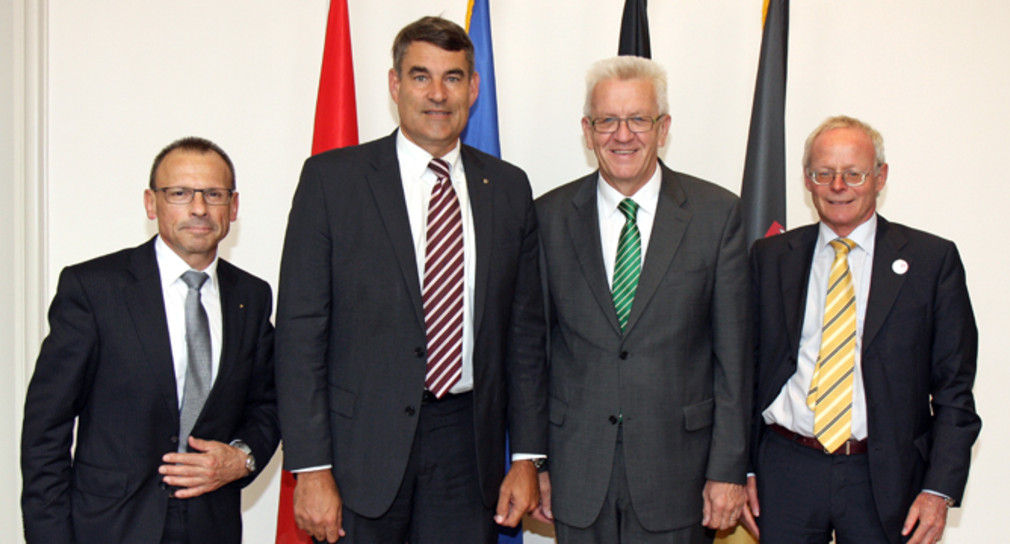 v.l.n.r.: Regierungsrat Ernst Landolt, Regierungspräsident Christian Amsler, Ministerpräsident Winfried Kretschmann und Regierungsrat Dr. Reto Dubach.