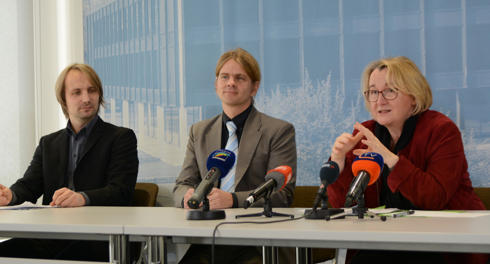 Ministerin Bauer stellt die beiden Preisträger Dr. Ferdinand Ludwig und Prof. Erik Schäffer der Presse vor, Foto: MWK