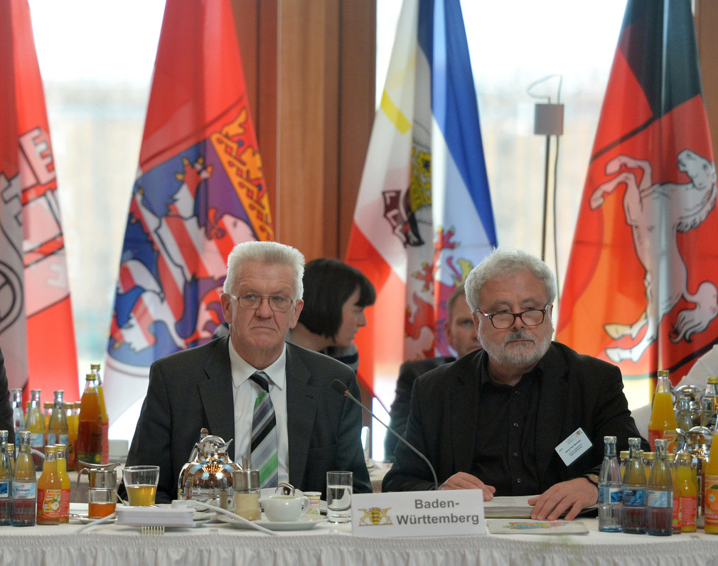 Ministerpräsident Winfried Kretschmann (l.) und Staatssekretär Klaus-Peter Murawski (r.)