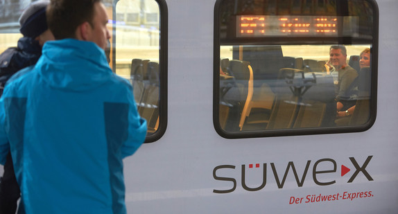 Zug der SÜWEX-Bahnlinie