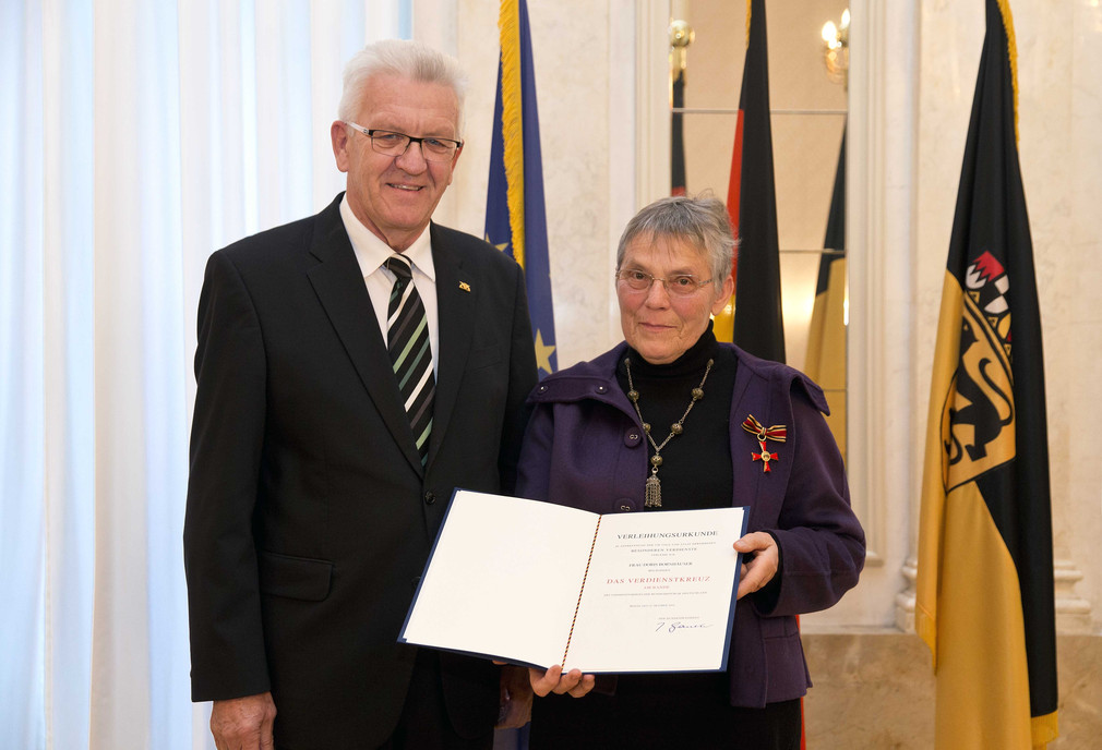 Ministerpräsident Winfried Kretschmann (l.) und Doris Bornhäuser (r.)
