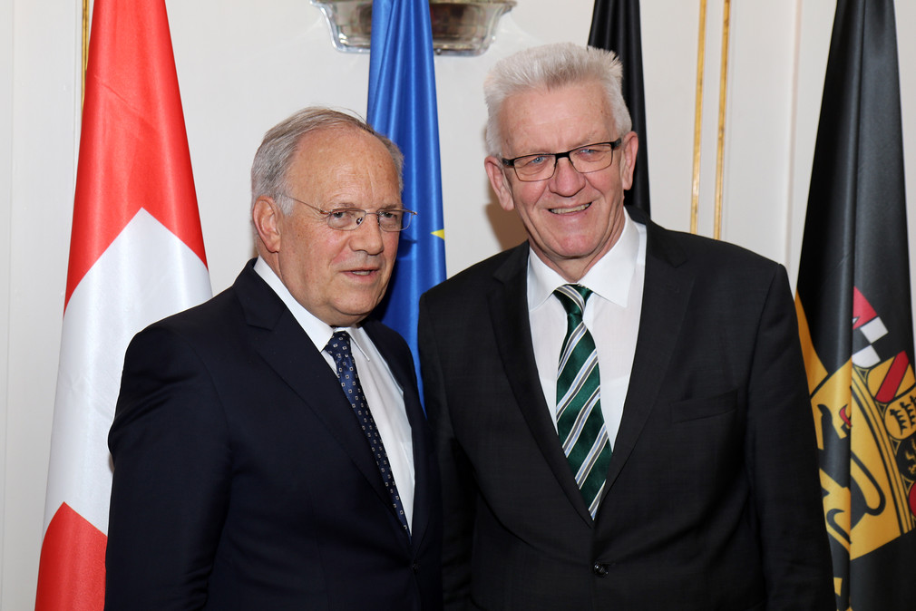 Ministerpräsident Winfried Kretschmann (r.) und der Schweizer Bundesrat Johann Schneider-Ammann (l.) 