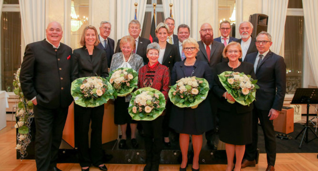 Gruppenbild mit Wirtschaftsministerin Nicole Hoffmeister-Kraut (2. Reihe, M.) (Foto: © Lichtgut/Leif Piechowski)