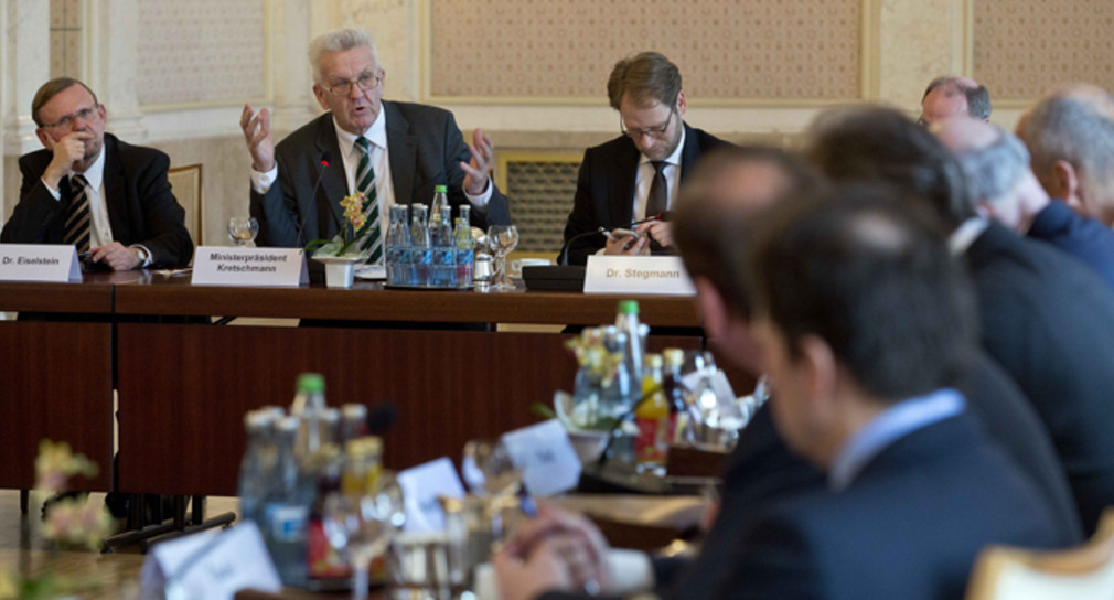 Ministerpräsident Winfried Kretschmann im Gespräch mit den Präsidenten der Industrie- und Handelskammern Baden-Württembergs