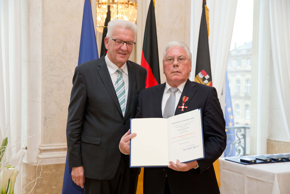 Ministerpräsident Winfried Kretschmann (l.) und Egon Klefenz (r.)