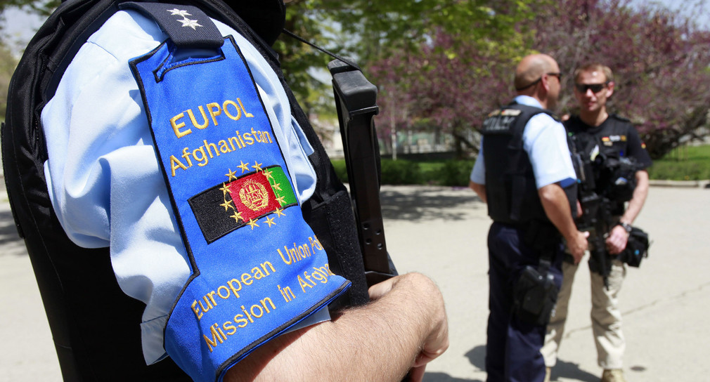 Ein deutscher Polizist auf einer Auslandsmission (Symbolfoto: © dpa).