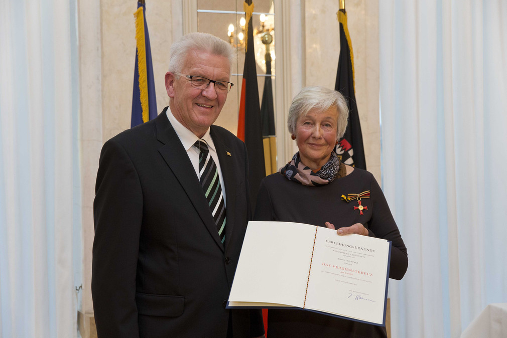 Ministerpräsident Winfried Kretschmann (l.) und Elke Picker (r.)