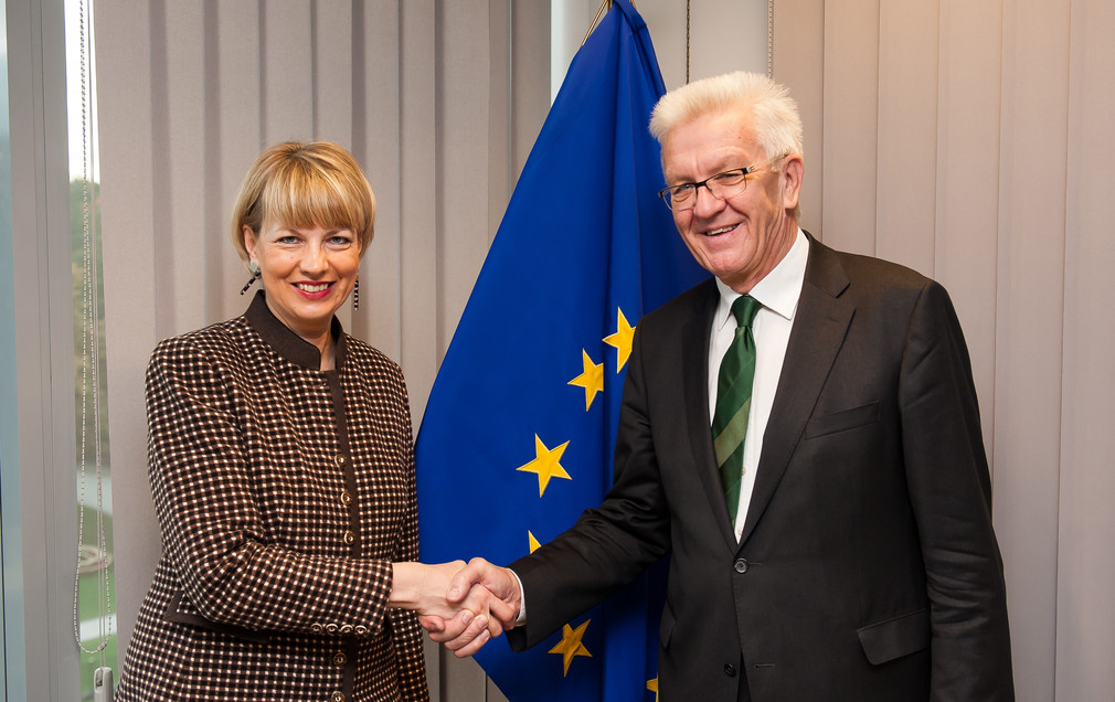 Ministerpräsident Winfried Kretschmann (r.) und Helga Schmid, Generalsekretärin des EU-Auswärtigen Dienstes (l.) (Quelle: Vertretung des Landes Baden-Württemberg bei der Europäischen Union/FKPH)
