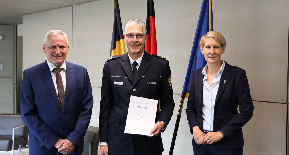 von links nach rechts: Staatssekretär Thomas Blenke, Polizeipräsident Jürgen von Massenbach-Bardt und Landespolizeipräsidentin Dr. Stefanie Hinz