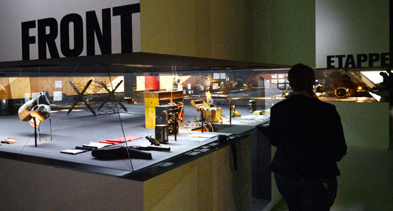 Exponate aus der Zeit des Ersten Weltkriegs werden im Haus der Geschichte gezeigt. (Foto: dpa)