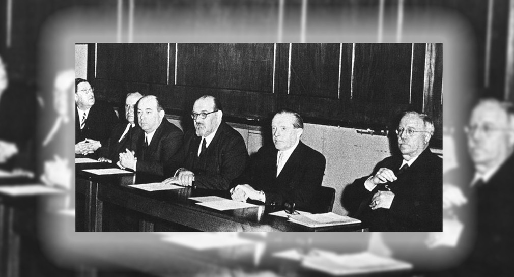 Landtag von Baden-Württemberg: Berufung der ersten vorläufigen Landesregierung 1952 durch Ministerpräsident Reinhold Maier (FDP/DVP) (rechts). (Bild: Landesmedienzentrum Baden-Württemberg)