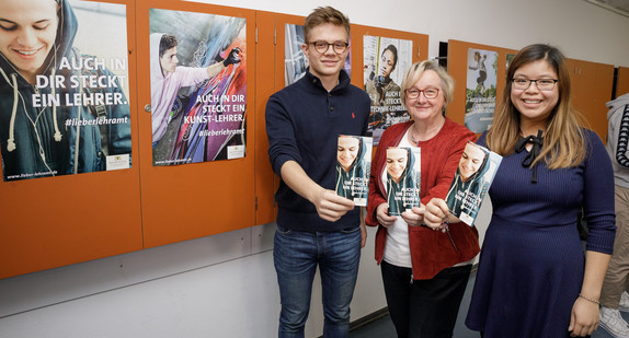 Wissenschaftsministerin Theresia Bauer (M.) stellt die Kampagne #lieberlehramt vor. (Bild: MWK BW / Jan Potente)
