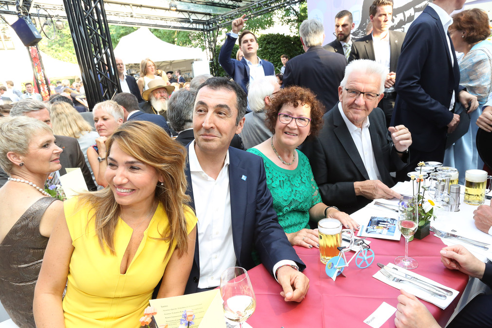 (L-R) Pia Castro und Cem Özdemir, Gerlinde Kretschmann und Ministerpräsident Winfried Kretschmann