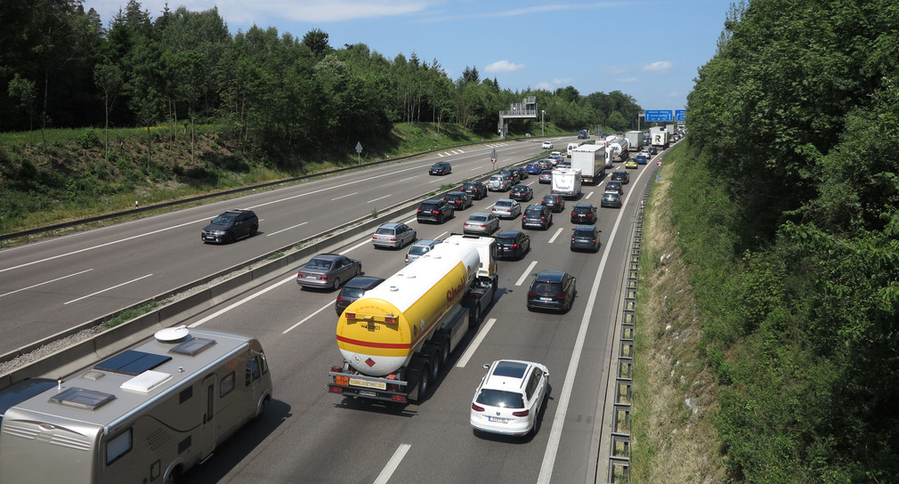 Autos stehen im Stau. (Bild: Verkehrsministerium Baden-Württemberg)