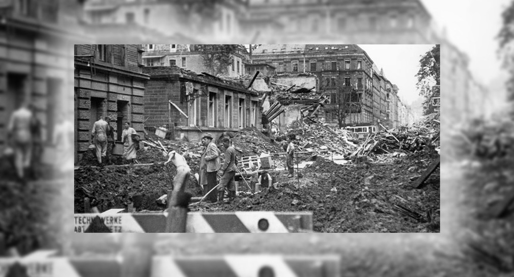 Aufräumungsarbeiten nach einem Bombenangriff in Stuttgart 1943. (Bild: Landesmedienzentrum Baden-Württemberg)