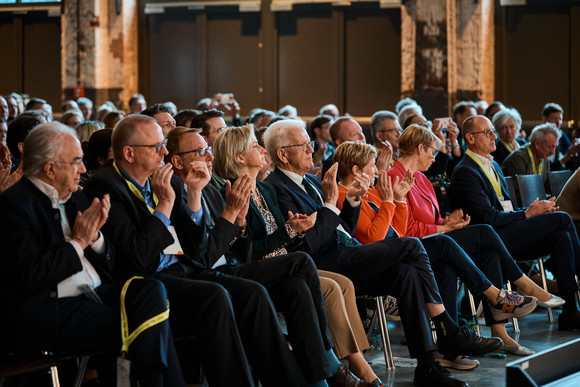 Publikum bei der dritten Jahresveranstaltung des Strategiedialogs „Bezahlbares Wohnen und innovatives Bauen“