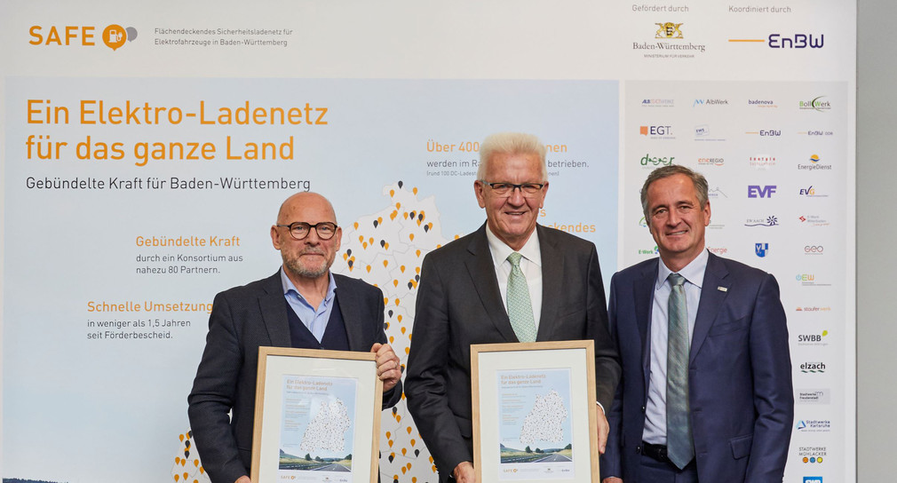 v.l.n.r.: Verkehrsminister Winfried Hermann, Ministerpräsident Winfried Kretschmann und Dr. Frank Mastiaux, Vorstandsvorsitzender der EnBW Energie Baden-Württemberg AG (Bild: EnBW)
