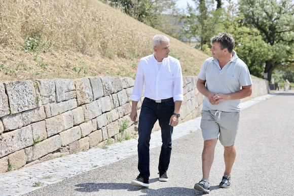 Tourismusreise Staatssekretär Rapp besucht Region Stuttgart Staatssekretär Rapp wandert in Uhlbach.