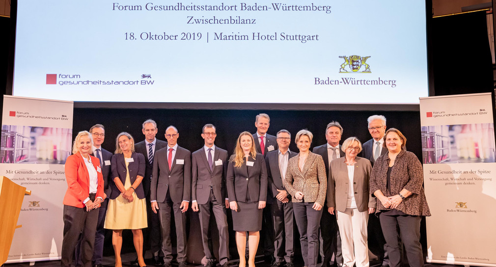 Gruppenbild beim Forum Gesundheitsstandort (Bild: Staatsministerium Baden-Württemberg)