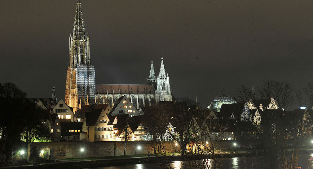Das Münster überragt in Ulm mit dem höchsten Kirchturm der Welt die Stadt. (Foto: © dpa)