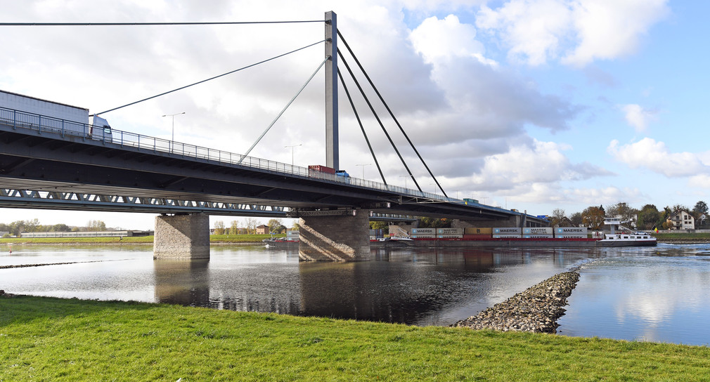 Die Rheinbrücke Maxau zwischen Karlsruhe und Wörth (Foto: © dpa)