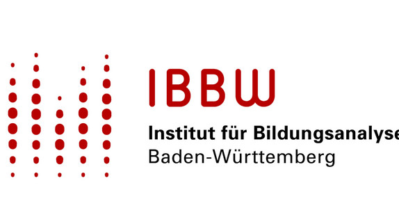 Das Logo des IBBWs ist zu sehen, bestehend aus 6 gepunkteten Linien sowie dem Institutsnamen in Rot. Darunter steht in Schwarz der ausgeschriebene Namen des Instituts: Institut für Bildungsanalysen