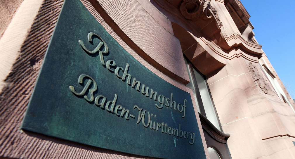 Außenaufnahme des Rechnungshofs Baden-Württemberg in Karlsruhe (Bild: © dpa).