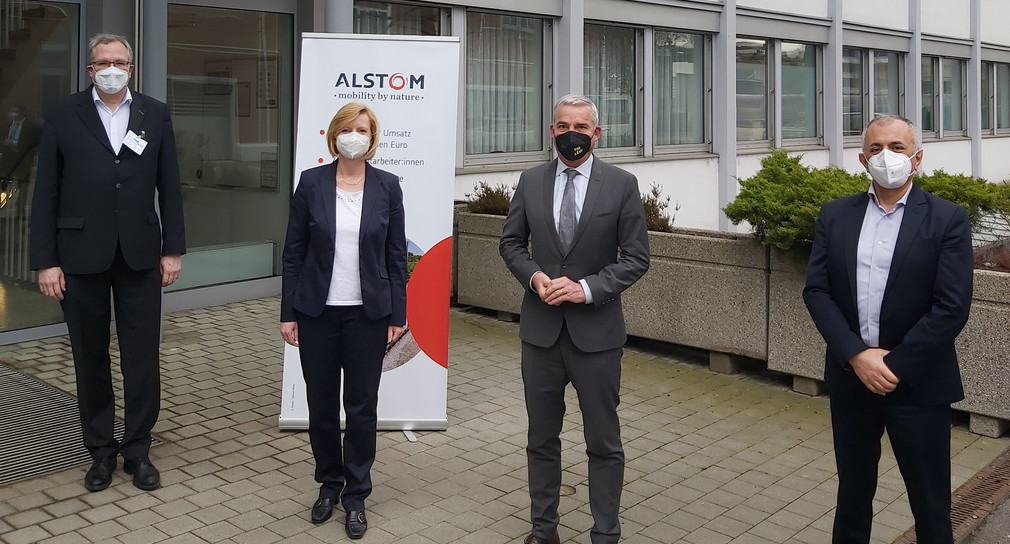 Dr. Albrecht Schütte MdL, Karin Sautter, Alstom Standortleiterin Mannheim, Minister Thomas Strobl und Müslüm Yakisan, Präsident der Alstom Region DACH (von links nach rechts)