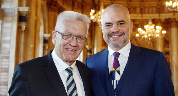 Ministerpräsident Winfried Kretschmann (l.) und der albanische Ministerpräsident Edi Rama (r.)