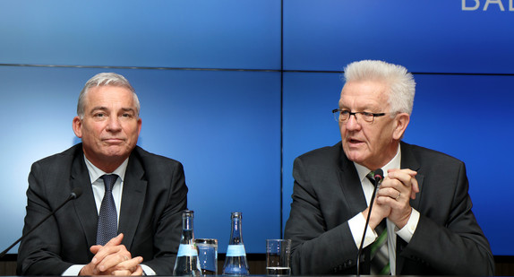 Ministerpräsident Winfried Kretschmann (r.) und Innenminister Thomas Strobl (l.)