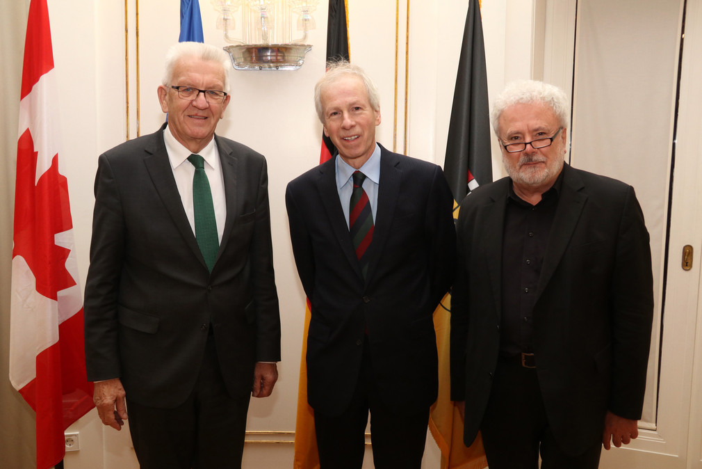 v.l.n.r.: Ministerpräsident Winfried Kretschmann, der kanadische Botschafter Stéphane Dion und Staatsminister Klaus-Peter Murawski