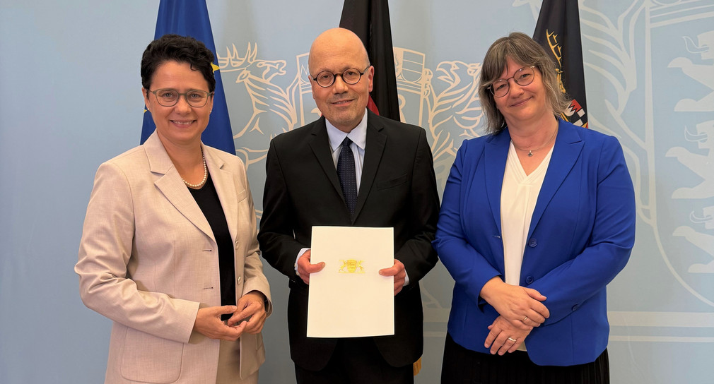 von links nach rechts: Justizministerin Marion Gentges, Leitender Oberstaatsanwalt Andreas Freyberger und die Leitende Oberstaatsanwältin Sandra Bischoff als Ständige Vertreterin des Generalstaatsanwalts Stuttgart