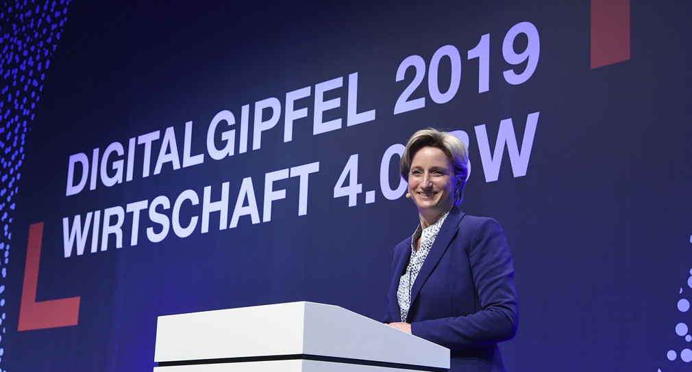 Wirtschaftsministerin Nicole Hoffmeister-Kraut beim Digitalgipfel 2019 (Bild: © KD BUSCH.COM)