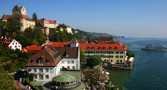 Im idyllischen Meersburg hoch über dem Bodensee thronen das Schloss und das Fürstenhäusle, das an die große Dichterin Annette von Droste-Hülshoff erinnert (Quelle: TMBW/Achim Mende)