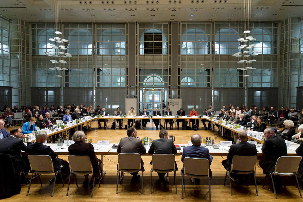 Dritte Sitzung des TTIP-Beirats im Haus der Wirtschaft in Stuttgart.