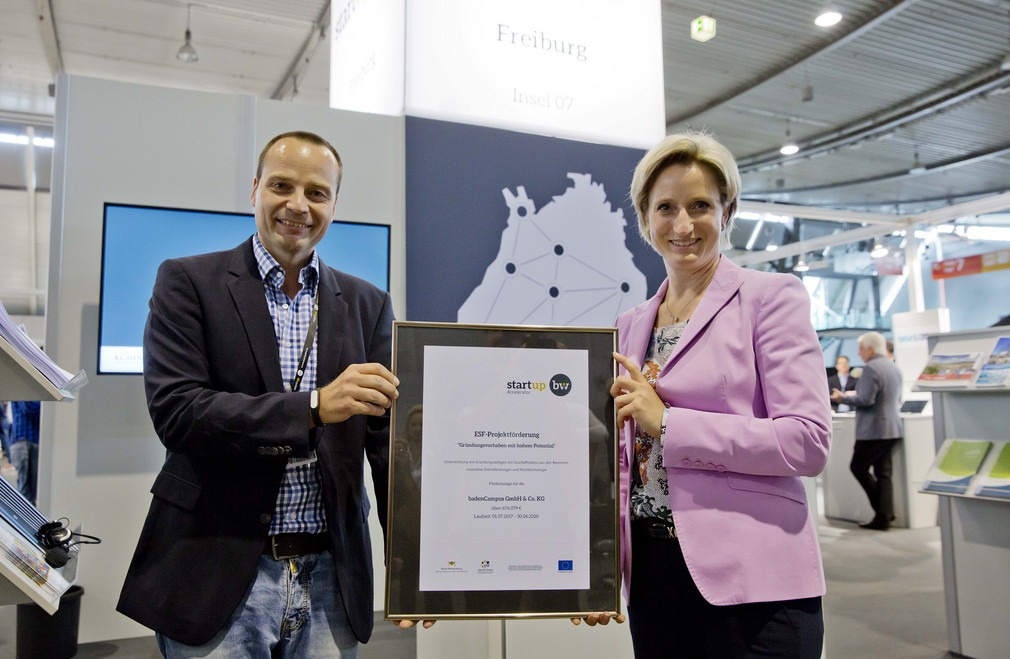 Start-Up-Gipfel BW Start-Up Gipfel Baden-Württemberg am 14. Juli 2017 Start Up Gipfel der Landesregierung auf der Landesmesse Stuttgart