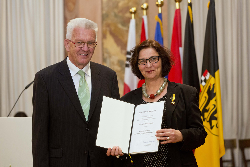 Ministerpräsident Winfried Kretschmann (l.) und Brigitte Dethier (r.)