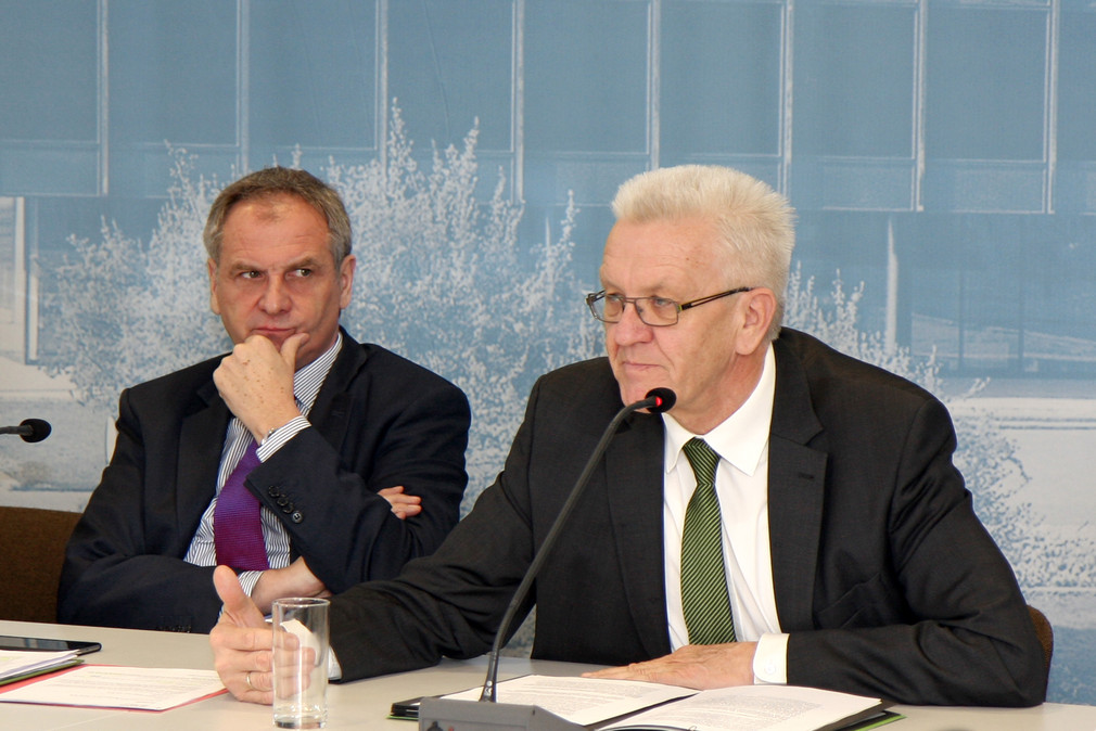 Ministerpräsident Winfried Kretschmann (r.) und Innenminister Reinhold Gall (l.).