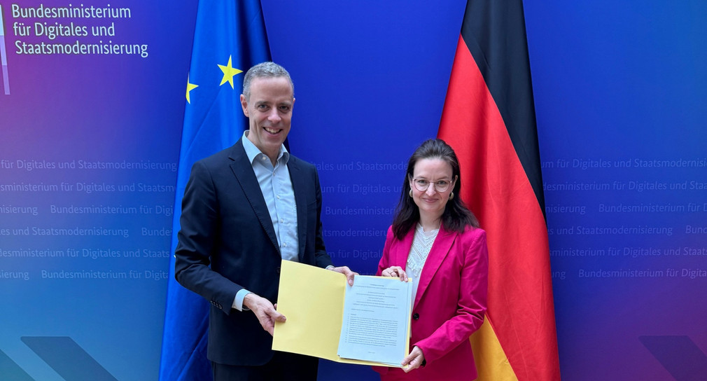 Vertragsunterzeichnung "Programm Flächendeckung" beim BMDS
