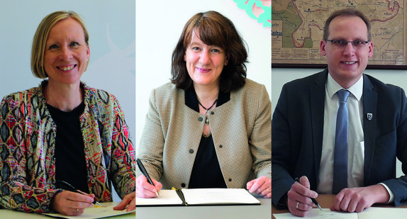 Von links nach rechts: Landrätin Stefanie Bürkle, Finanzstaatssekretärin Gisela Splett und Bürgermeister Magnus Hoppe bei der Unterzeichnung.