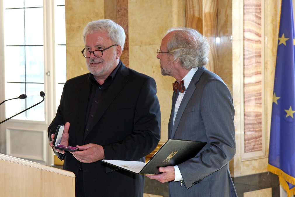 Staatssekretär Klaus-Peter Murawski (r.) und Prof. Dr. Stefan Nägele (l.)