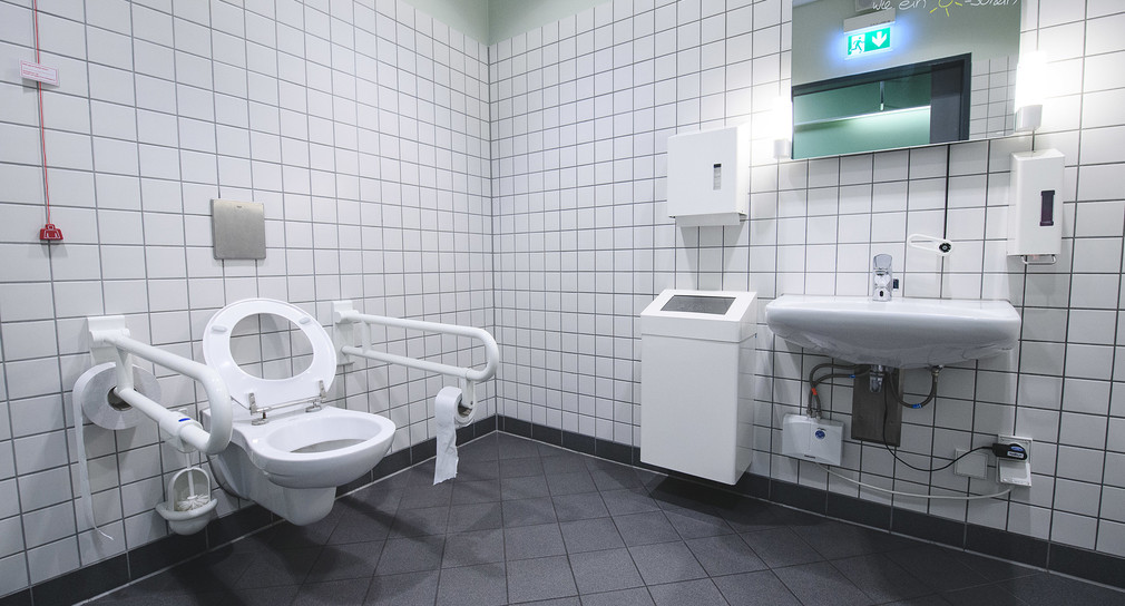 Eine Toilette für Menschen mit Behinderung (Bild: © dpa)