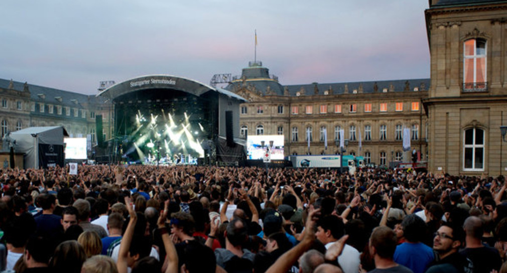 Rund 35.000 Fans haben am Donnerstag (11.08.2011) bei einem knapp eineinhalbstündigen Open-Air-Konzert die britische Alternative-Rockband Placebo gefeiert.