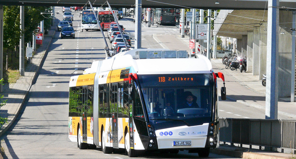 Ein Oberleitungsbus vom Typ Trollino „18,75 MetroStyle“ des polnischen Herstellers Solaris in Esslingen am Neckar (Bild: © Wikimedia Commons/Silesia711 CC BY-SA).