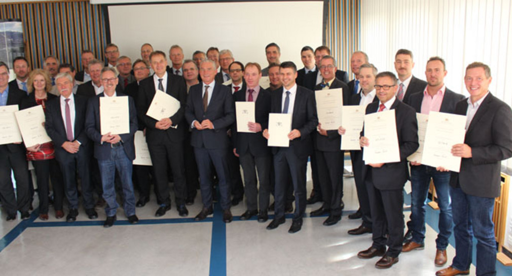 Gruppenbild mit Digitalisierungsminister Thomas Strobl (M.) (Foto: Ministerium für Inneres, Digitalisierung und Migration Baden-Württemberg)