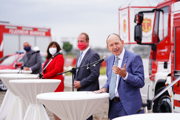 Mannheims Erster Bürgermeister Christian Specht begrüßt die Gäste in Mannheim.
