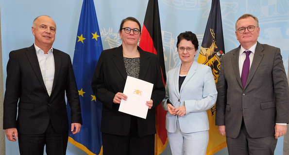 von links nach rechts: Leiter der Abteilung Justizvollzug des Ministeriums der Justiz und für Migration Martin Finckh, Leiterin der JVA Offenburg Annette Hügle, Justizministerin Marion Gentges und Amtschef Elmar Steinbacher