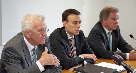 v.l.n.r.: Ministerpräsident Winfried Kretschmann, Finanz- und Wirtschaftsminister Nils Schmid und Umweltminister Franz Untersteller